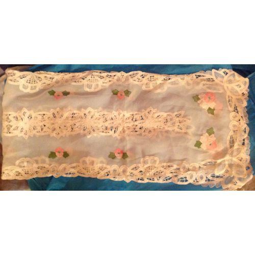 Lot Chemin De Table Et 5 Napperons