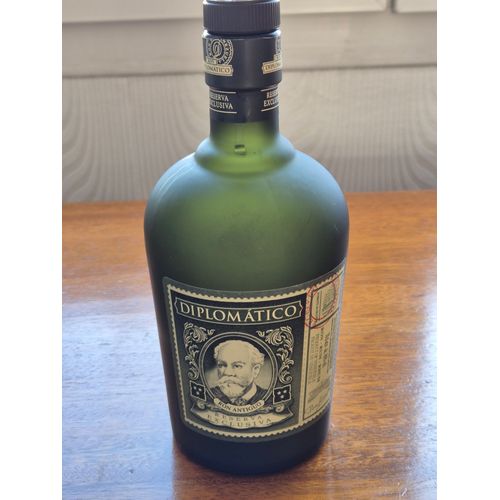 Bouteille De Rhum Vide " Diplomatico"