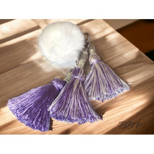 Bijou De Sac Femme Keyring Porte Clé Femme Pompon Fourrure Coton Parme Blanc Porte Clé Unique Bijoux De Sac De Créateur Bijoux Pour Elle Bijoux Fantaisie Bijoux Unique Accessoire De Sac Pour Femme