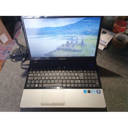 SAMSUNG NP300E5A-A04FR - 15.6" Intel Core i3-2350M - 2.3 GHz - Ram 4 Go - SSD 250 Go