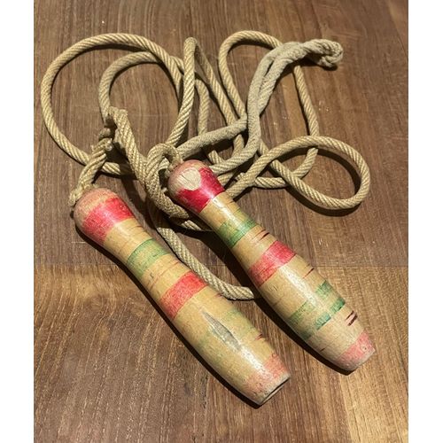 Jouet Ancien En Bois: Corde À Sauter 