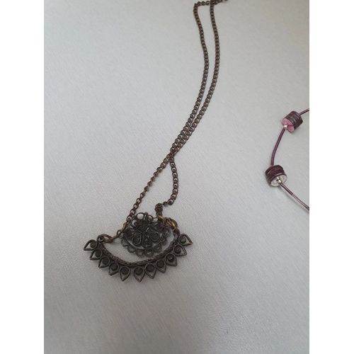 Lot De 6 Bijoux En Plastique : Breloques Et Pacotilles