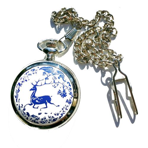 Montre À Gousset Argenté Clapet Motif Cerf Renne Bleu Sur Fond Blanc Façon Email