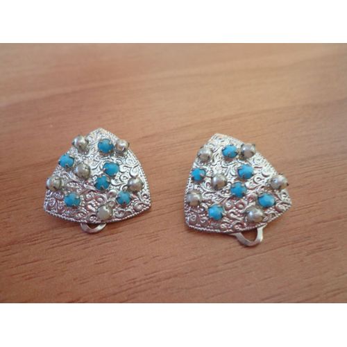 Boucles D'oreilles De Couleur Argentees Avec Des Perles Bleues Et Grises