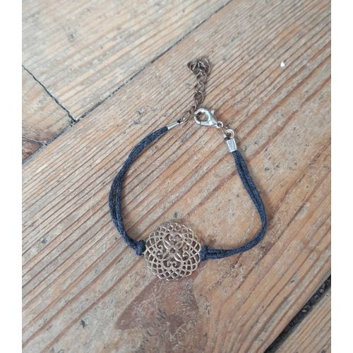 Bracelet Fin Noir Et Pendentif Broderie Dorée