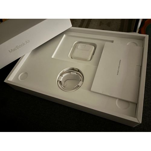 Apple MacBook Air Retina - 13" M2 - Ram 8 Go - SSD 256 Go