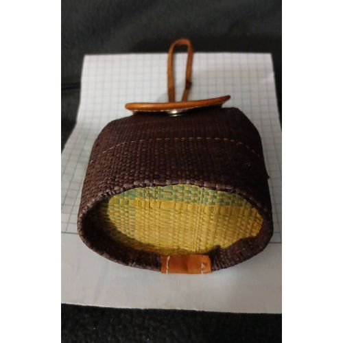 Joli petit sac cuir et paille peinte rigide 10/7/5cm.
