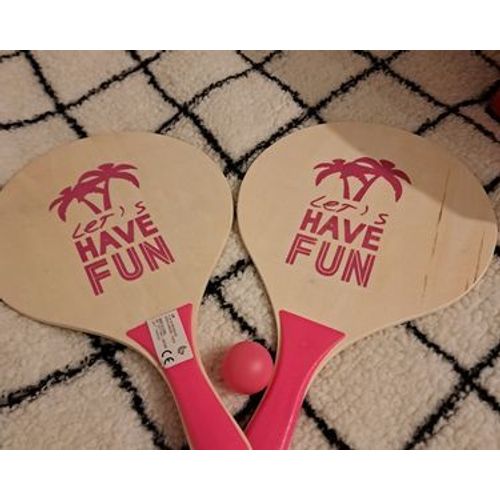 Deux Raquettes Avec Une Balle