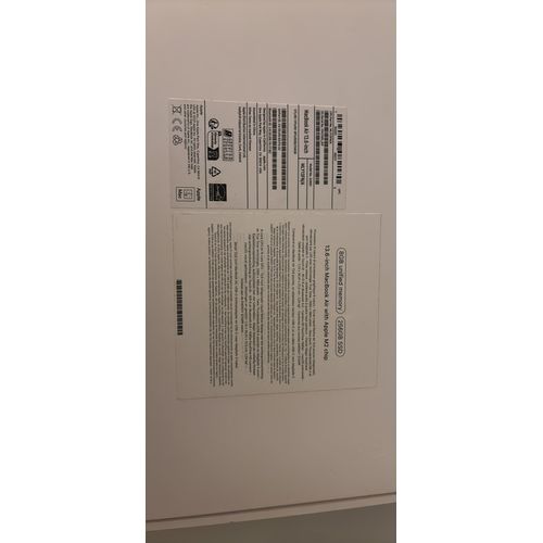 Apple MacBook Air Retina 2022 - 13.6" M2 - Ram 8 Go - SSD 256 Go - Couleur Or