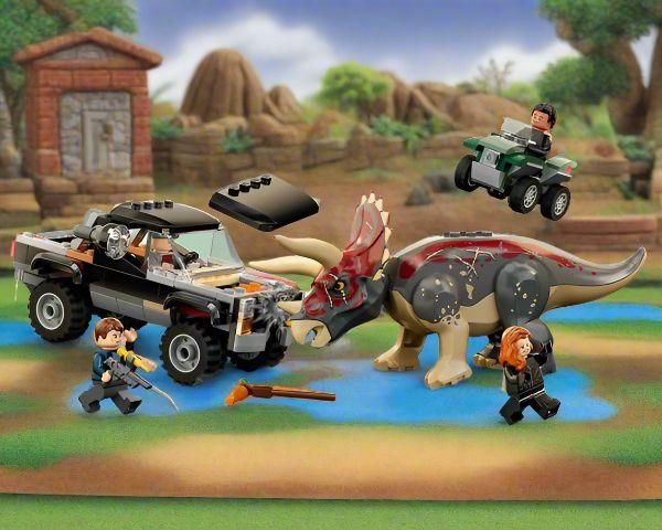 Lego Jurassic World - L'embuscade Du Tric�ratops En Pick-Up - 76950 - 9