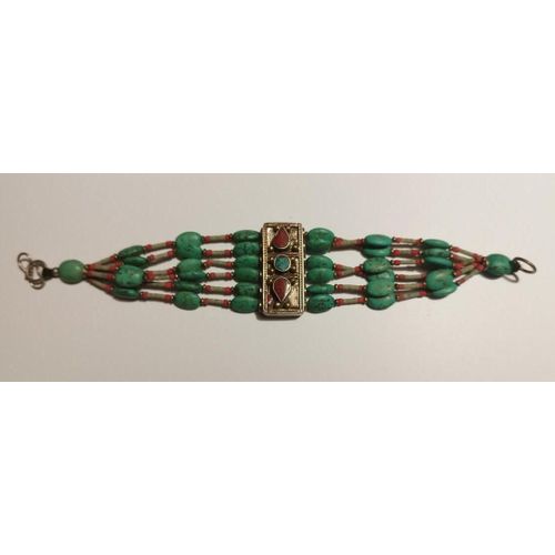 Bracelet Nepalais Avec Pierres .