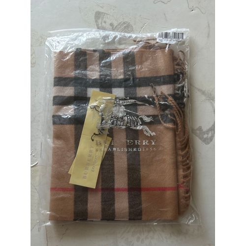 Écharpe Burberry Neuve.