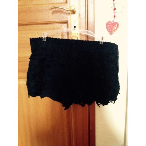 Short Noir En Dentelle Taille M Marque Stradivarius
