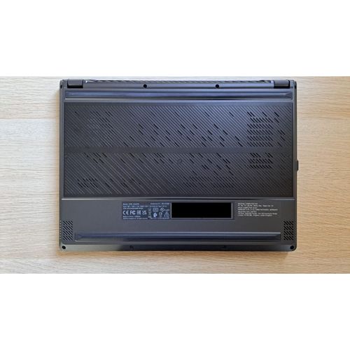 Asus ROG ZEPHYRUS G14 GA402NU 14" AMD Ryzen 7-7735HS - RAM 16 Go - SSD 512 Go - GeForce RTX 4050 Gris TGP 120w