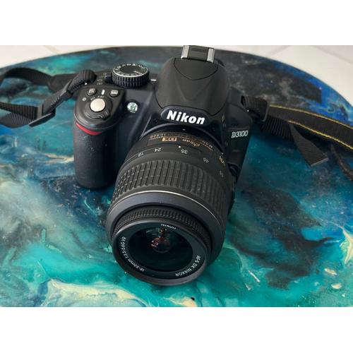 Nikon D3100 14.2 Mpix + Objectif AF-S DX NIKKOR 18-55 mm f/3.5-5.6G VR