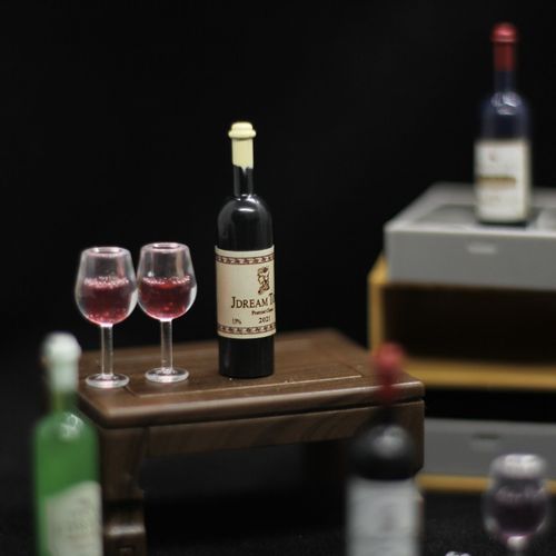 Bouteille De Vin Rouge Miniature Pour Maison De Poupée Dollhouse Accessoire De Jeu De Maison Modèle De Personnage Militaire Couleur Rouge Vin De 39mm*5mm