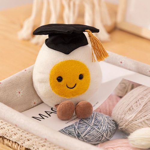 Poupée En Peluche Jellycat Pour Mariage D'origine Humoristique Et Douce Avec Son Chapeau De Docteur. Cadeau Idéal Pour Amis Et Petites Amies. Taille 14cm Poids 50g