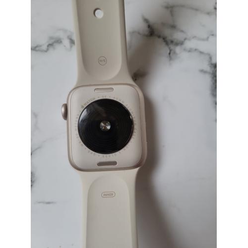 Apple Watch Se Gps 40 Mm - Boîtier En Aluminium Lumière Stellaire Avec Bracelet Sport Lumière Stellaire S/M Version 2024