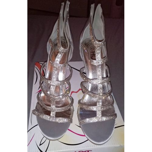 Chaussures En Argent Jamais Porté C'est Du 40