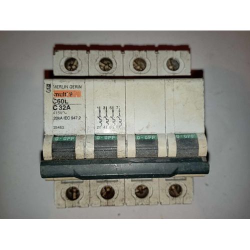 25453 Disjoncteur modulaire tétra Merlin Gerin multi9 C60L C32A