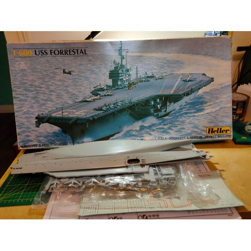 Maquette Heller 1/600 : Uss Forrestal-Heller