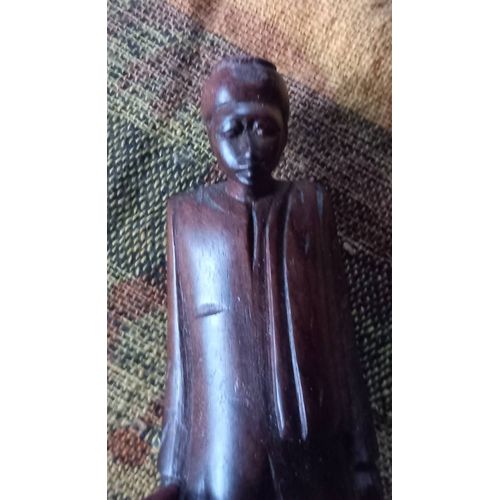 Statuette en bois vintage