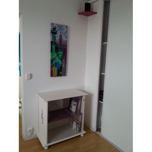 1 Meuble À Platine En Bois Blanc Et Mauve