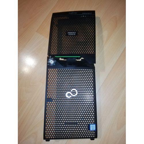 Face avant Server Fujitsu Primergy TX2540 M1