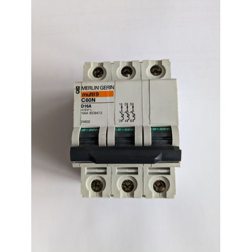 disjoncteur triphasé 16Amp