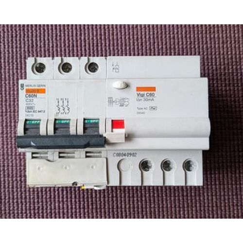 Disjoncteur 32A + différentiel 30mA triphasé