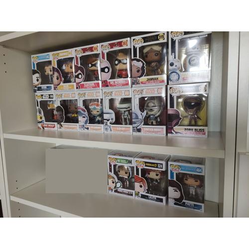 Lot De 2 Funko (Pour 5 Euros) Pop Classique Et Exclusif Parmi Une Bonne Sélection, Certain Sont Rare Comme Les Disney, Stars Wars Et Les Bond. Pour Voir La Liste Voir Mon Descriptif Et Mes Photos