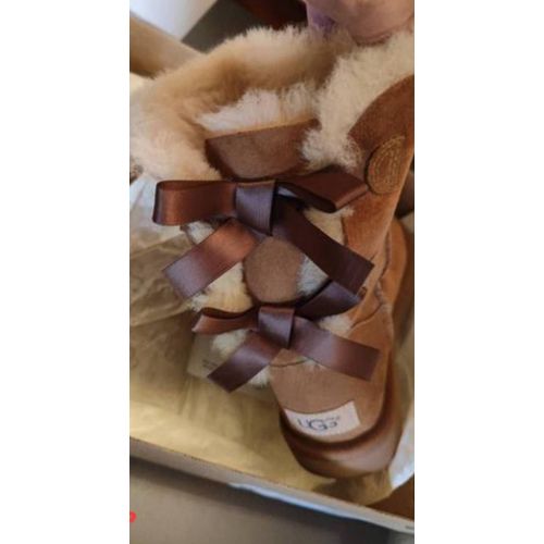 Bottes Ugg Marron Pointure 37. Modèle Bayley Bow. Neuves Dans La Boîte Ugg Originale. Jamais Portées.