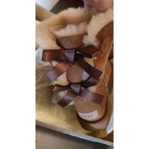 Bottes Ugg Marron Pointure 37. Modèle Bayley Bow. Neuves Dans La Boîte Ugg Originale. Jamais Portées.