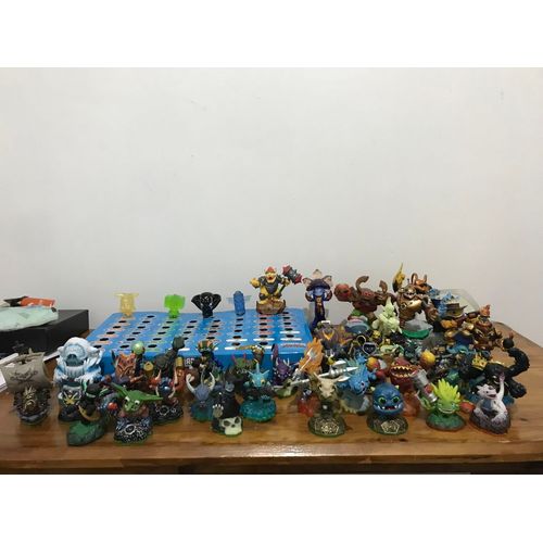 Lot 44 Figurines Skylanders + Support Pièges