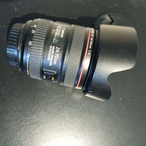 Canon EF f4 24-70 L IS USM + Pare soleil + Filtre polarisant circulaire + pare soleil