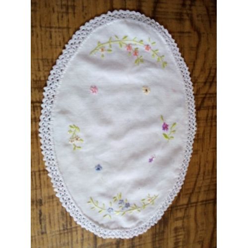 Napperon Blanc Broderies Fleurs