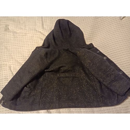 Vente D'un Manteau Tape À L'oeil Couleur Bleu Marine En 6 Ans En Très Bon État