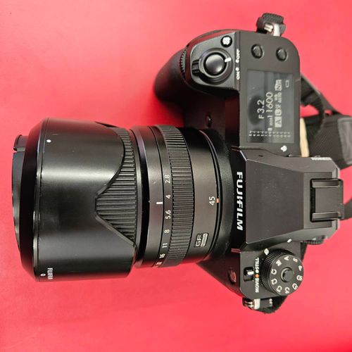Fujifilm GFX 50S II 51.4 mpix + Objectif Photo Fujinon GF LENS 45mm 1:2.8 R WR - Noir