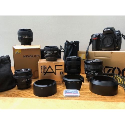 Nikon D700 reflex 12.1 mpix + 5 Objectifs