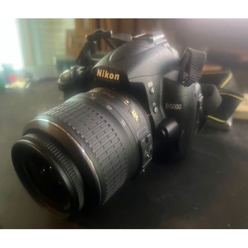 Nikon D5000 12.3 mpix + Objectif Nikon AF-S DX VR 18-55 mm