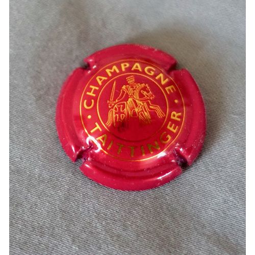 Capsule De Champagne Taittinger. Chevalier Sur Cheval Blason, Armoiries. Rouge Et Or