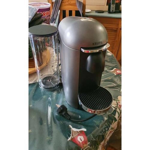 Cafetière Nespresso vertus titane