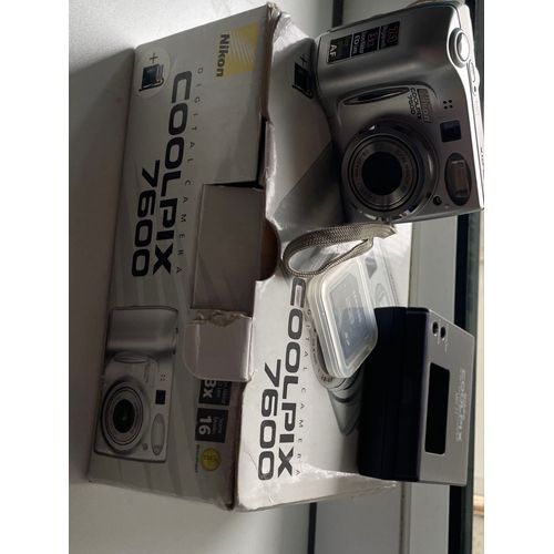 Nikon coolpix 7600 7 mpix argent