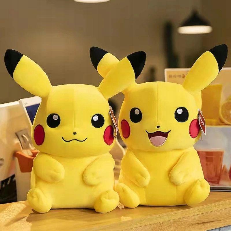 Peluche Pikachu dans son sac de couchage Ronflex – Pokemon