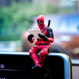 Deadpool Groot Anime Figurine Assise Posture