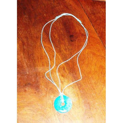 Collier  Pate De Verre Sur Lien De Coton Ciré