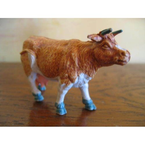 Figurine Vache Laitiere En Plastique Dur