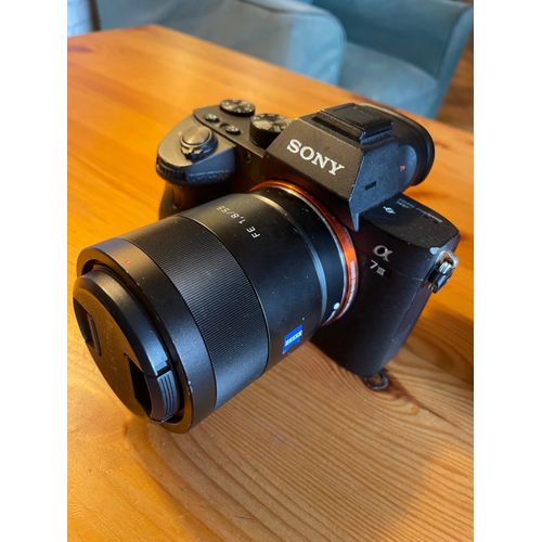 SONY ALPHA 7 III 24.3 mpix + Objectif Sony 28-70 + Objectif ZEISS 55MM + 4 BATTERIES + CHARGEUR DOUBLE