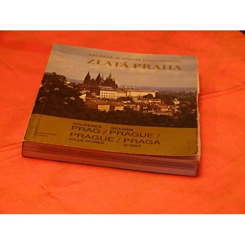 Prague . . Ville Doree . . . Guide . 1989 .
