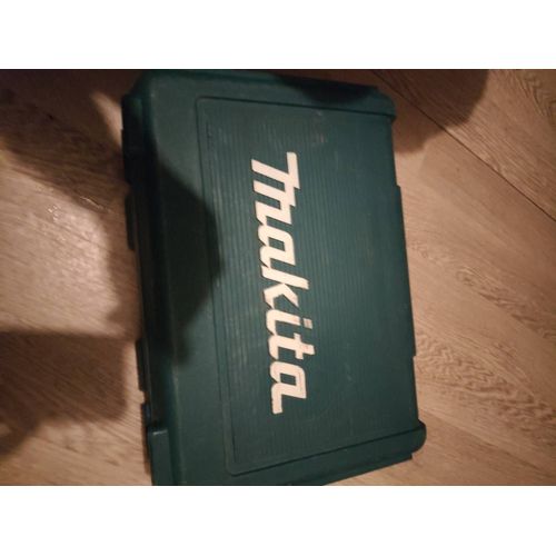 vends perceuse visseuse makita avec chargeur et 3 batterie plus les foret et embouts 100 euros a débattre
